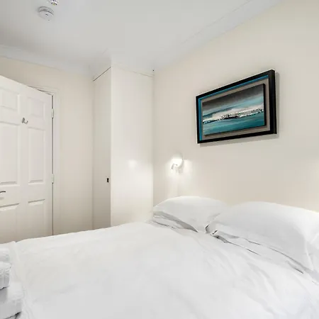 4 Harbour Heights