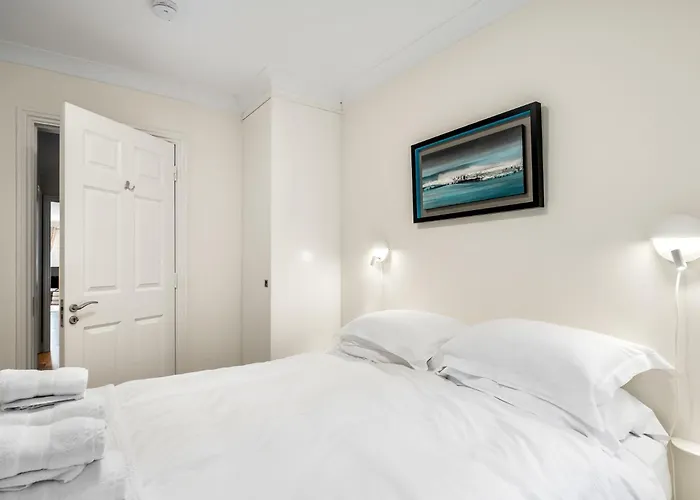 4 Harbour Heights