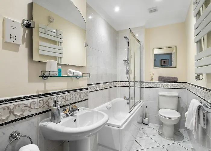 4 Harbour Heights *