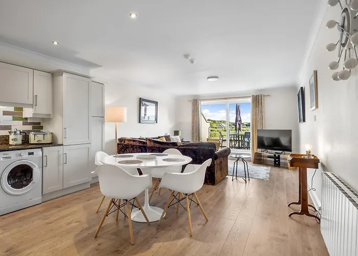 4 Harbour Heights
