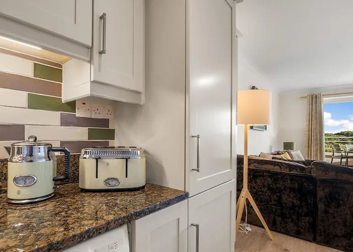 4 Harbour Heights *